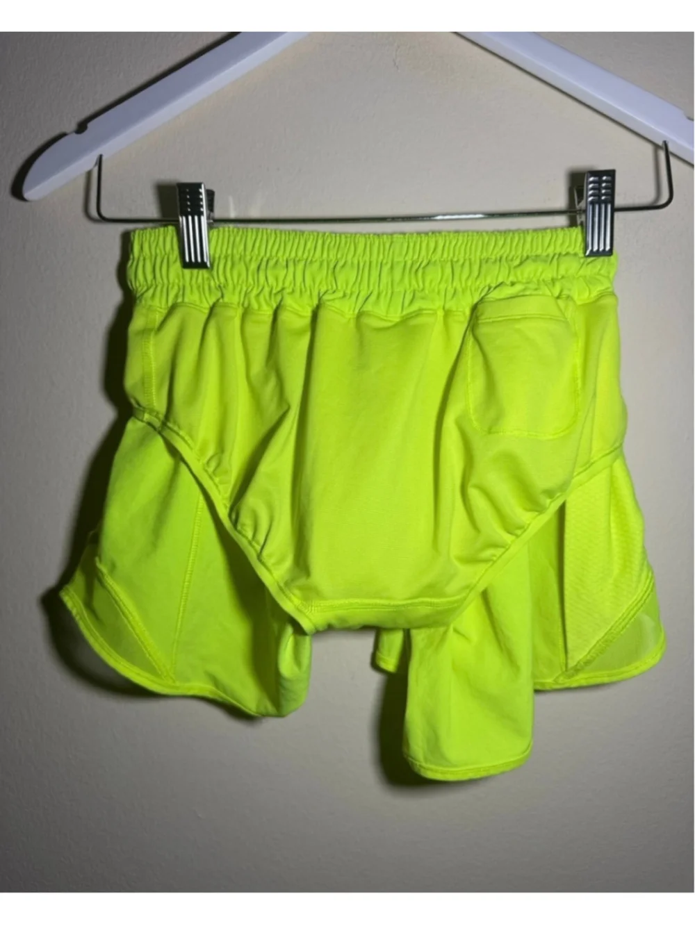 Lululemon Hotty Hot Athletic Shorts in Neon Yellow Sz 4